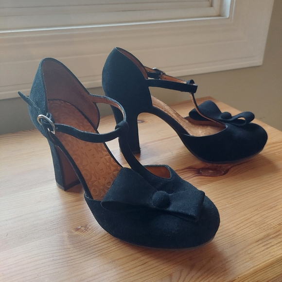Chi Mihara Suede Pumps w/ black bow tie - Picture 2 of 12